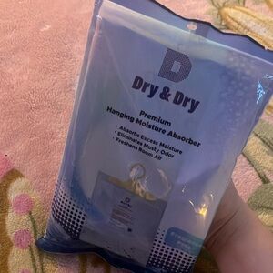 Dry & Dry premium hanging moisture absorber